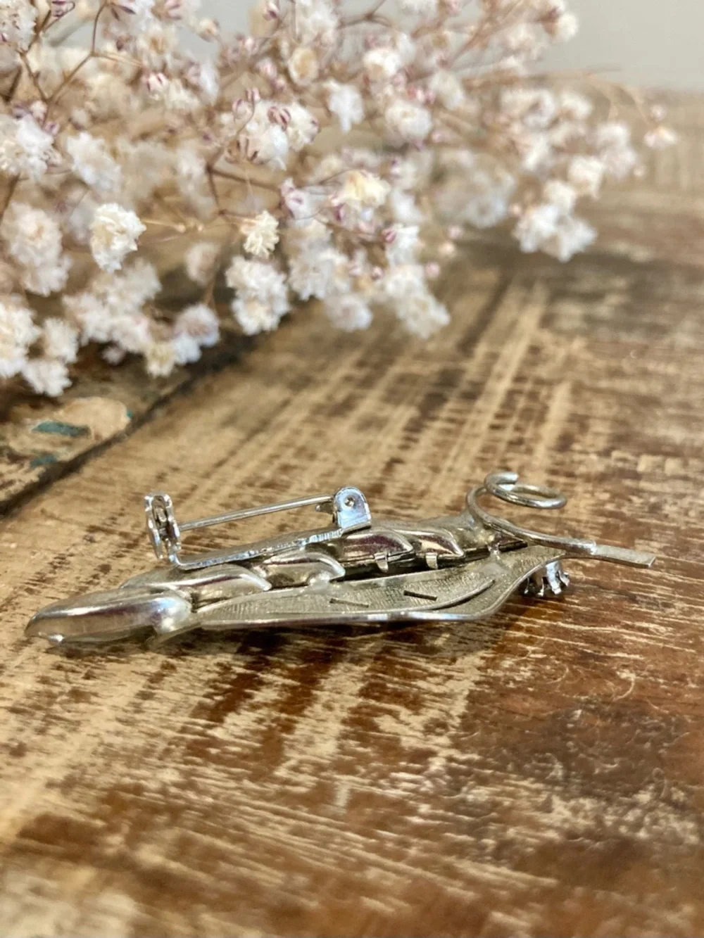 Vintage Textured Silver Tone Leaf Pin Brooch w/ Gray Marquise Rhinestones